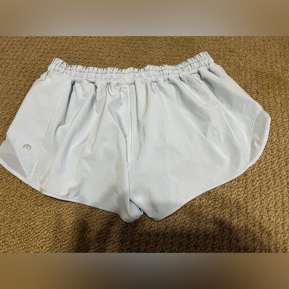 Lululemon | Hotty Hot Low-Rise Lined Short 2.5" Inseam in Powder Blue - Picture 14 of 16